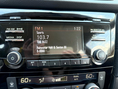 Used 2017 Nissan Rogue SV image 28