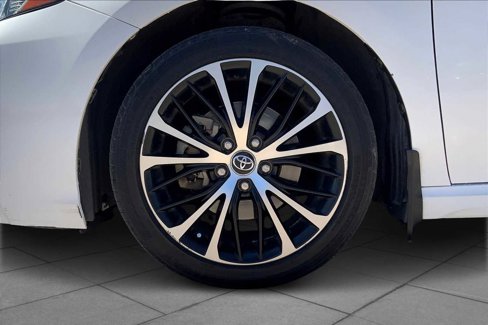 Used 2020 Toyota Camry SE image 10