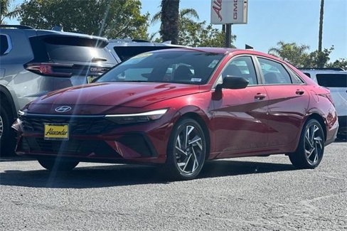 Used 2025 Hyundai Elantra Sport image 8