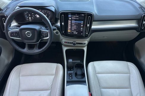 Certified 2022 Volvo XC40 T5 Momentum image 13