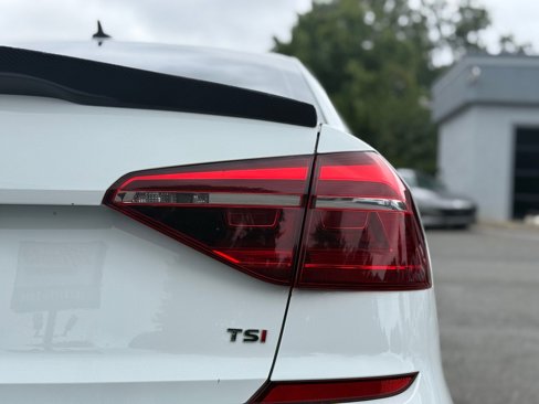 Used 2018 Volkswagen Passat 2.0T R-Line image 10