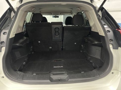 Used 2018 Nissan Rogue SV w/ Premium Package image 14