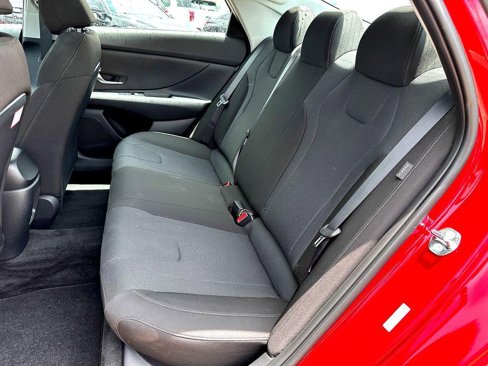 Used 2025 Hyundai Elantra SE image 23