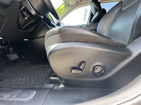 Used 2019 Jeep Cherokee Limited w/ Luxury Group image 18