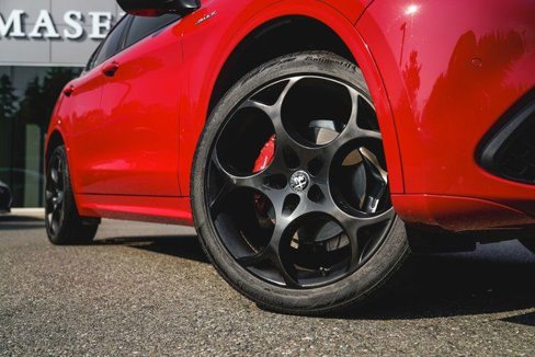 Used 2022 Alfa Romeo Stelvio Veloce image 7