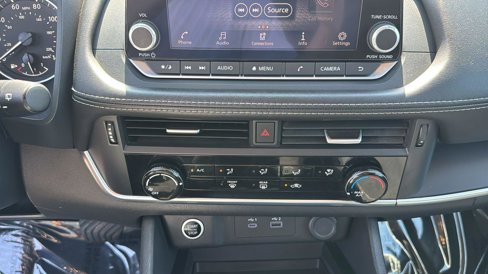 Used 2023 Nissan Rogue S image 16