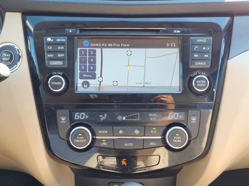 Used 2016 Nissan Rogue SV w/ SV Premium Package image 22