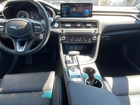 Used 2025 Genesis G70 2.5T image 17
