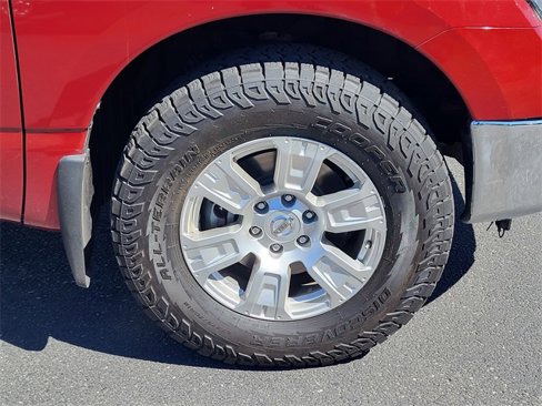 Used 2017 Nissan Titan SV image 6