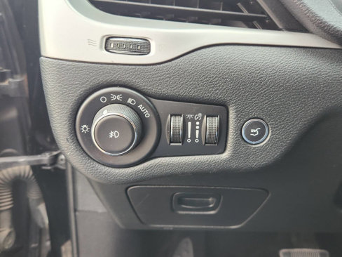 Used 2018 Jeep Cherokee Latitude Plus w/ Comfort/Convenience Group image 20