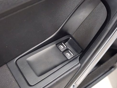 Used 2013 Volkswagen Beetle 2.0T image 18