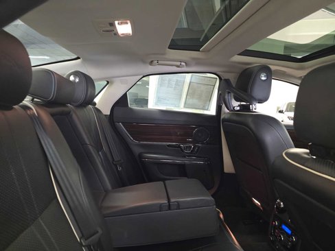 Used 2019 Jaguar XJ R-Sport image 12