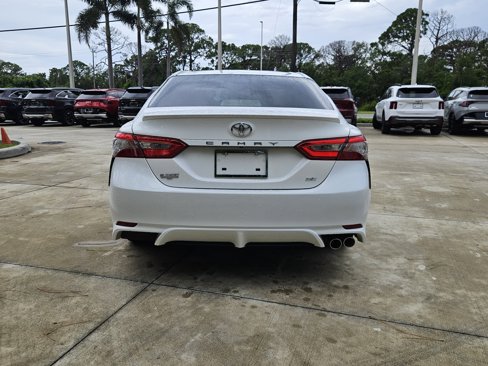 Used 2018 Toyota Camry SE image 6