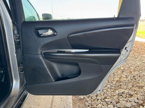 Used 2015 Dodge Journey SXT w/ Flexible Seating Group image 22