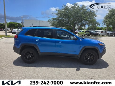 Used 2018 Jeep Cherokee Trailhawk image 11