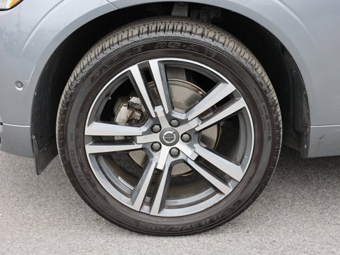 Used 2019 Volvo XC60 T5 Momentum w/ Multimedia Package image 9