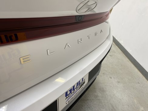 Used 2025 Hyundai Elantra Sport image 17
