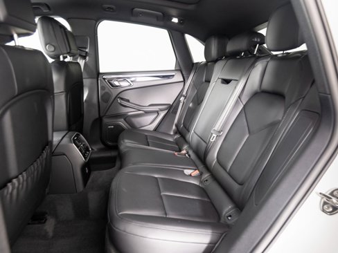 Certified 2025 Porsche Macan Turbo image 25