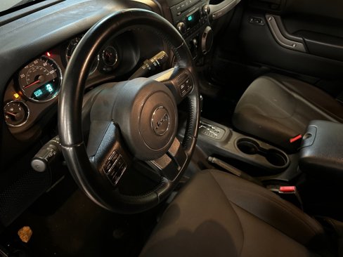 Used 2018 Jeep Wrangler Unlimited Sport S image 9