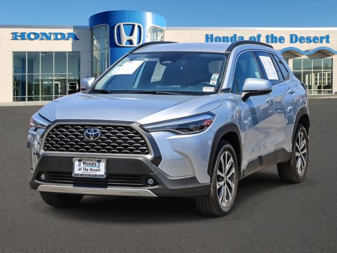 Used 2023 Toyota Corolla Cross XLE image 3