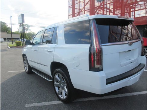 Used 2017 Cadillac Escalade Luxury image 3