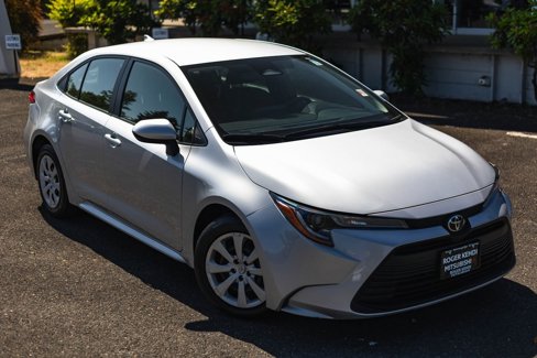 Used 2023 Toyota Corolla LE image 2