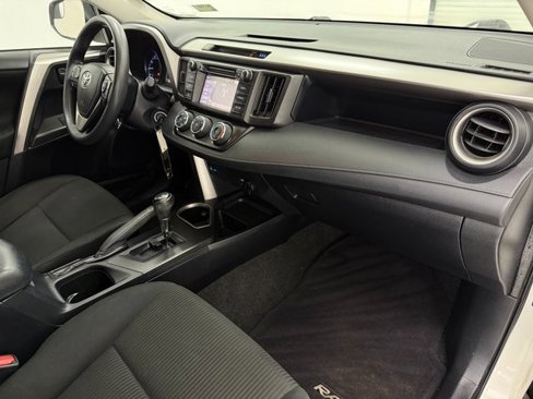 Used 2018 Toyota RAV4 LE image 9