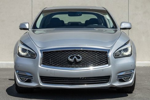 Used 2017 INFINITI Q70 3.7 image 2