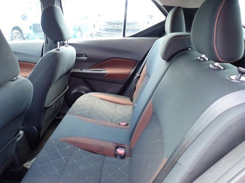 Used 2019 Nissan Kicks SR image 11