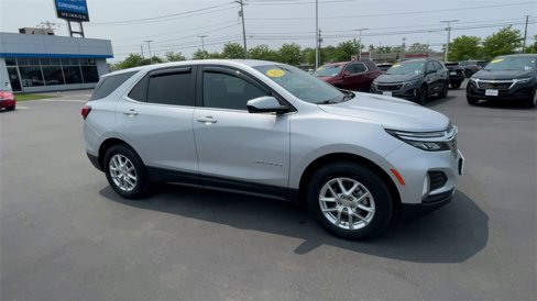 Used 2022 Chevrolet Equinox LT image 2