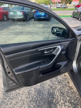 Used 2018 Nissan Altima 2.5 SR w/ SR Midnight Edition image 12