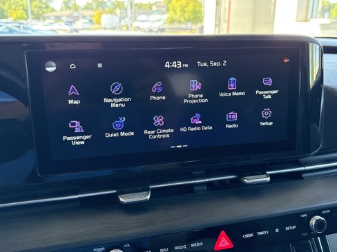 Used 2022 Kia Carnival EX image 45