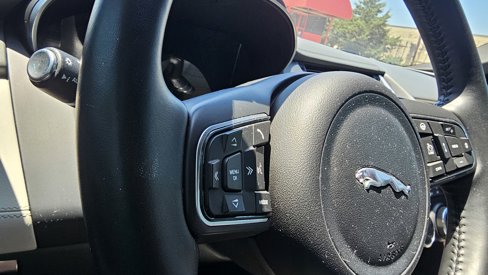 Used 2018 Jaguar E-PACE SE image 46