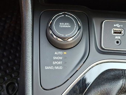 Used 2020 Jeep Cherokee Latitude Plus image 22