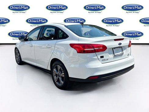 Used 2018 Ford Focus SE w/ SE Appearance Package image 6