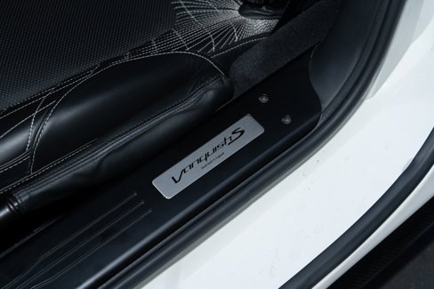 Used 2018 Aston Martin Vanquish S image 18