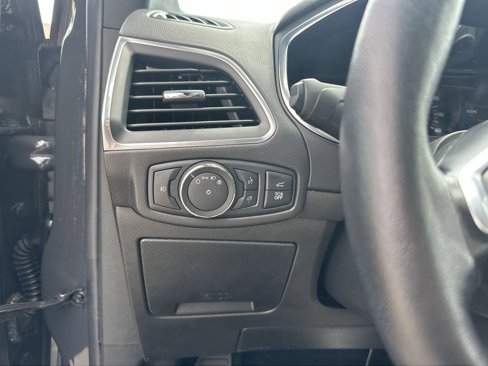 Used 2021 Ford Edge Titanium w/ Equipment Group 301A image 18