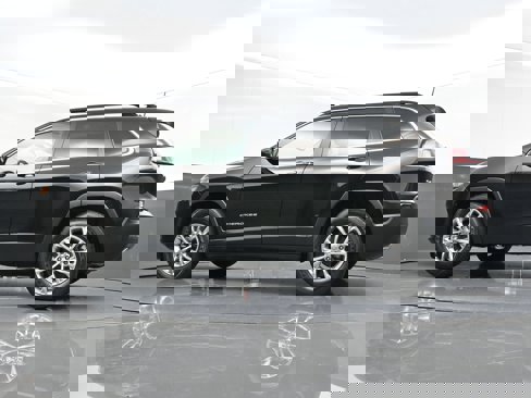 Used 2022 Jeep Cherokee Latitude Lux w/ Sun & Sound Group image 38