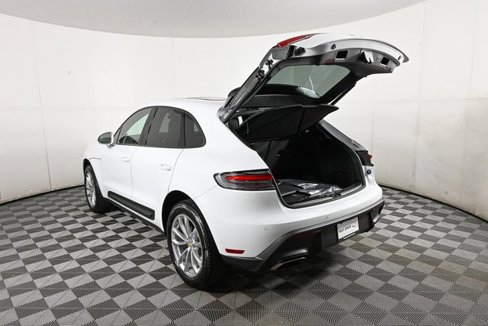 Certified 2025 Porsche Macan image 33