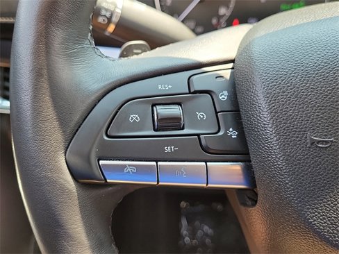 Used 2023 Cadillac XT4 Luxury w/ Cold Weather Package image 8