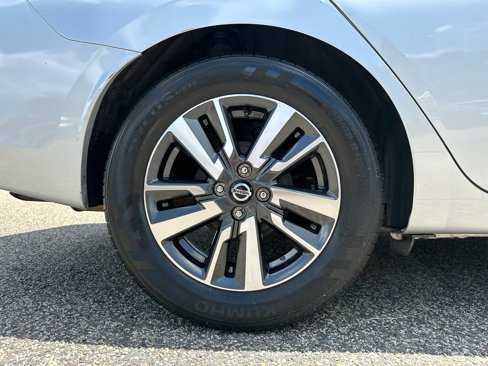 Certified 2021 Nissan Versa SV image 17