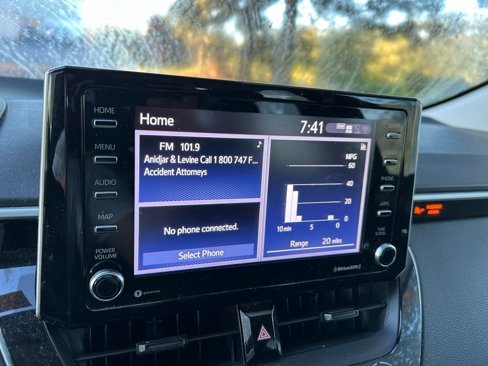 Used 2021 Toyota Corolla LE image 23