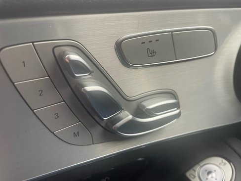 Used 2019 Mercedes-Benz GLC 300 4MATIC image 11