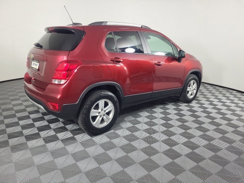 Used 2022 Chevrolet Trax LT w/ LT Convenience Package image 9