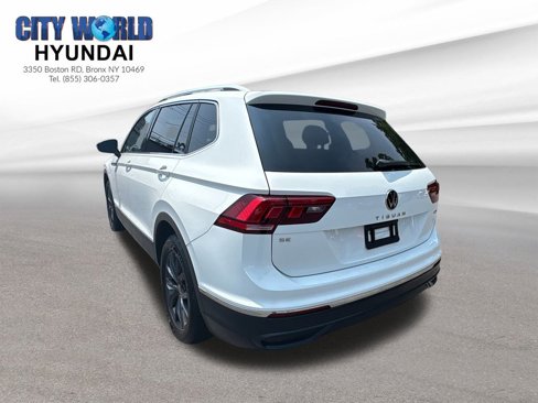 Used 2022 Volkswagen Tiguan SE w/ Panoramic Sunroof Package image 3