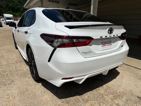 Used 2021 Toyota Camry SE w/ Convenience Package image 12