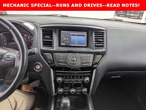 Used 2016 Nissan Pathfinder SV image 3