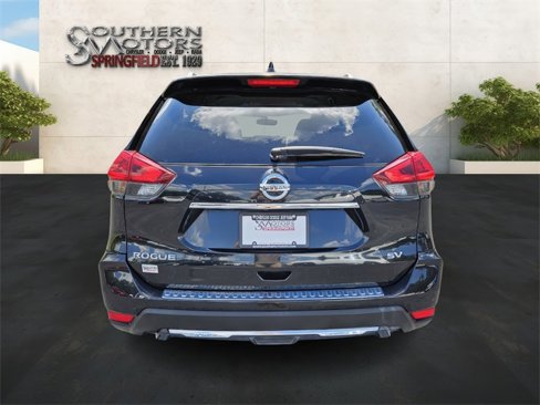 Used 2018 Nissan Rogue SV w/ Premium Package image 4