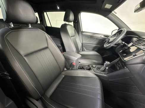 Used 2022 Volkswagen Tiguan SE R-Line image 24