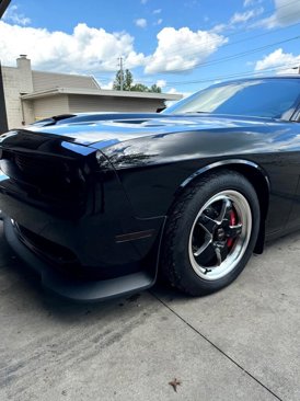 Used 2015 Dodge Challenger SRT Hellcat image 2